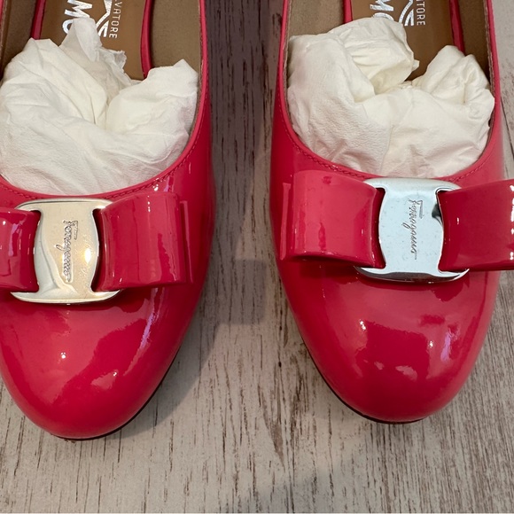 Salvatore Ferragamo | Vara Bow Pump | Patent Leather | Hot Pink | Size 8 - Picture 8 of 15